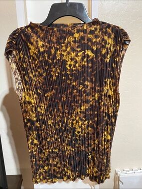 Rails Pleated Sleeveless Top in Yellow and Brown Abstract Print